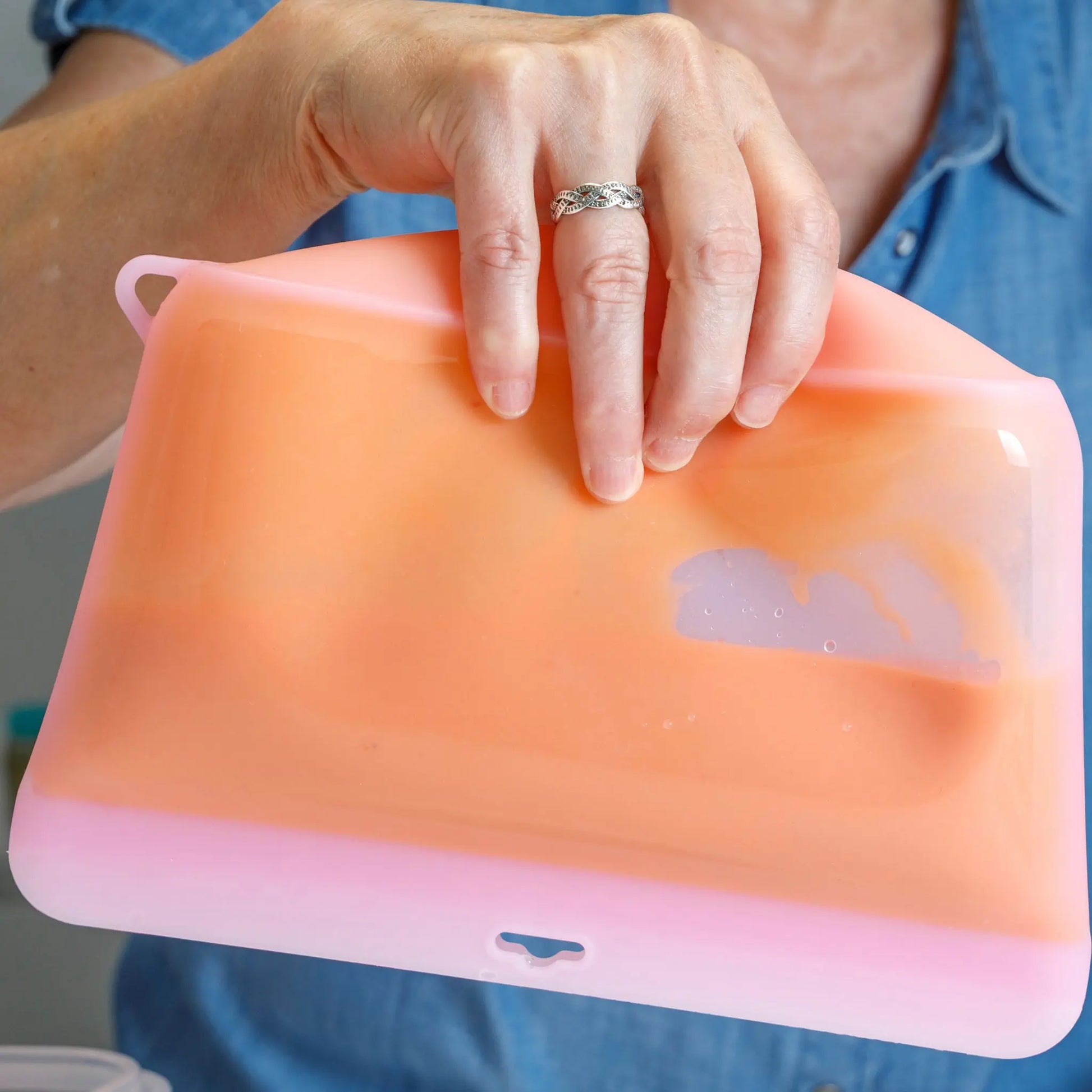 Bolsa de silicona en uso